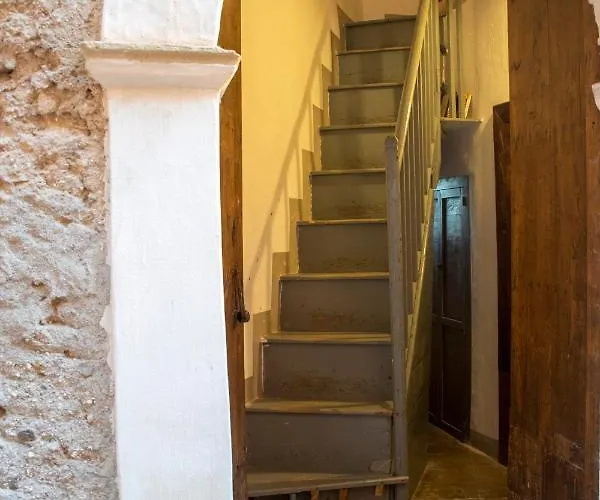 Palazzo Del Diplomatico Ferienhaus Belmonte Calabro