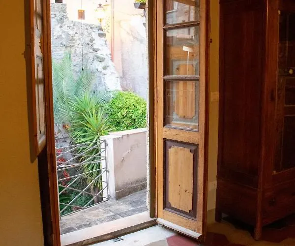 Palazzo Del Diplomatico Belmonte Calabro